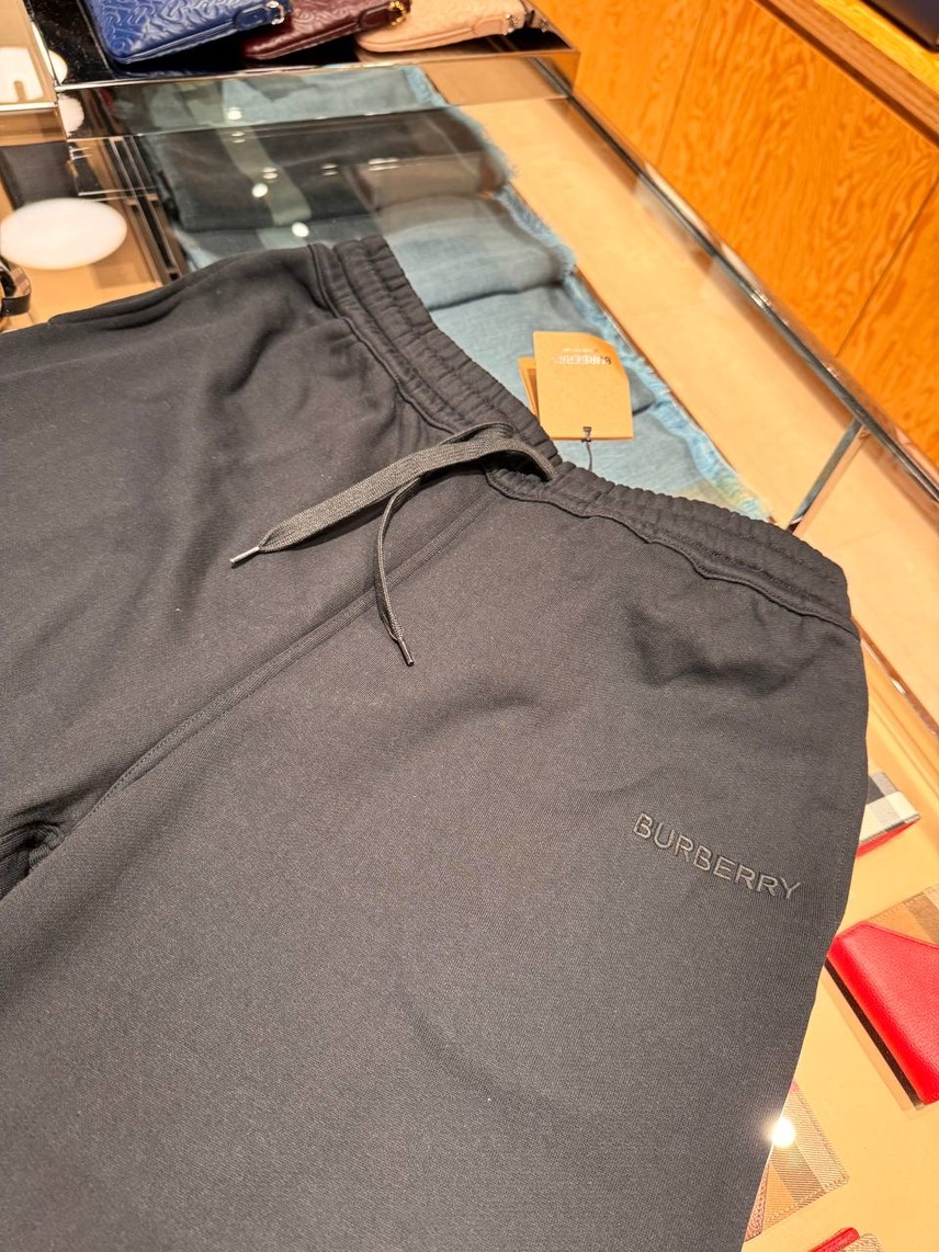 BURBERRY Shorts side view - Men's luxury Clothes