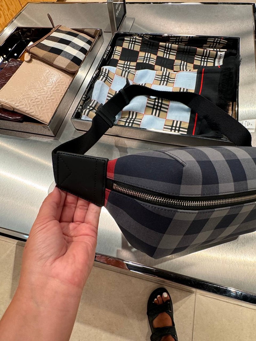 BURBERRY Belt bags side view - Men's luxury Bags