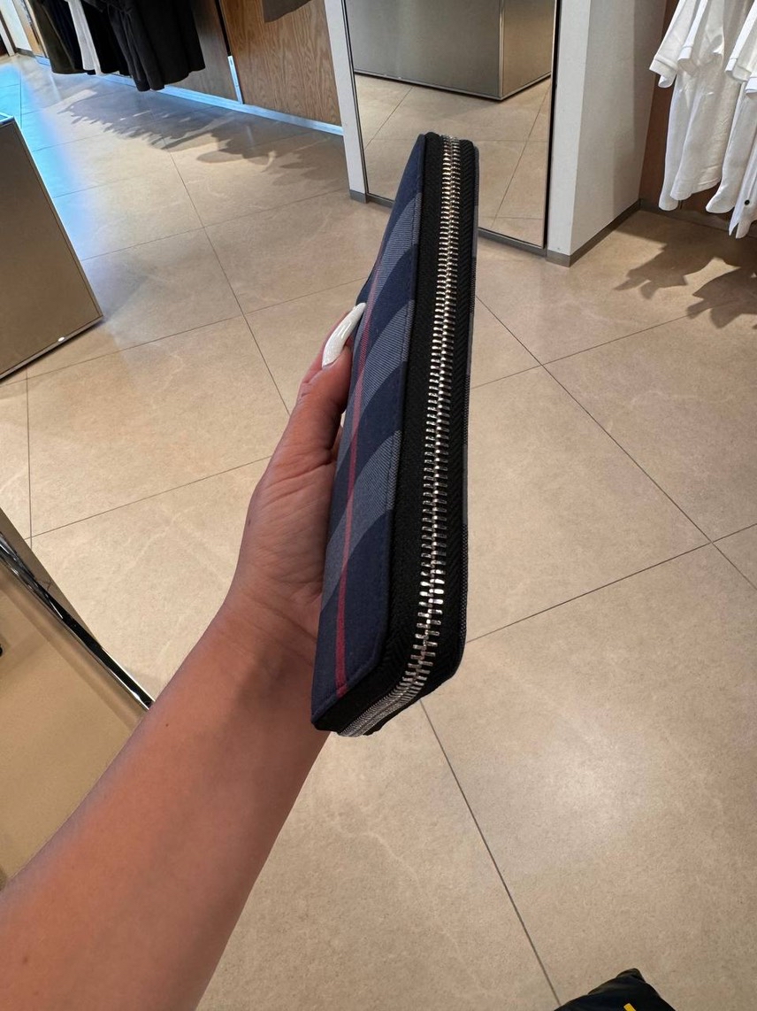 BURBERRY Wallets and small leather goods side view - unisex luxury Accessories