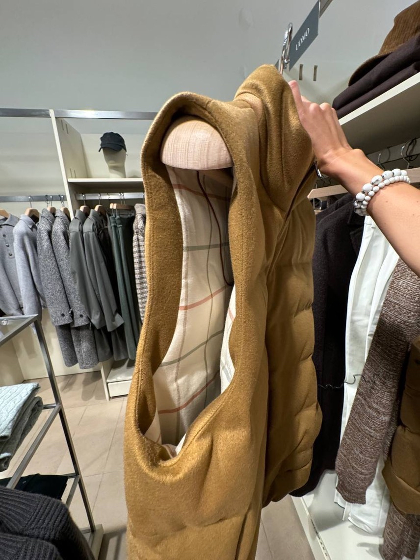LORO PIANA Gilets side view - Men's luxury Clothes