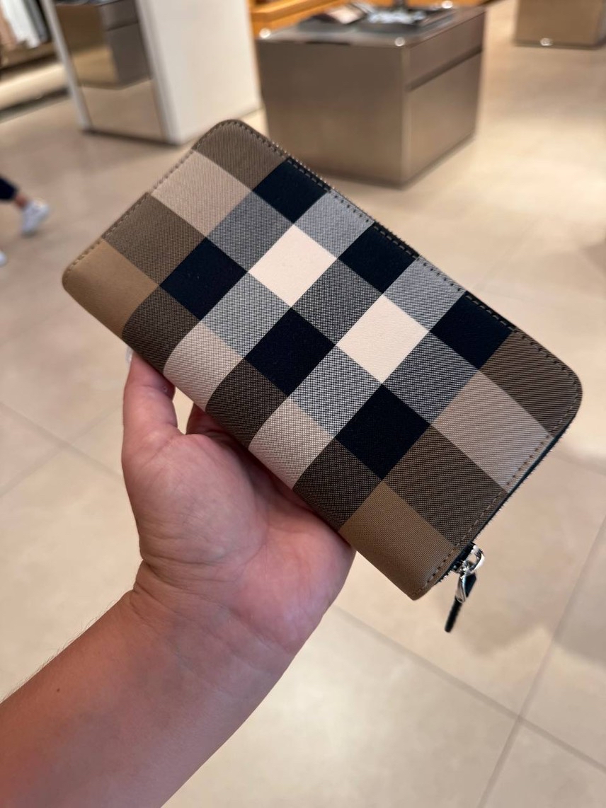 BURBERRY Wallets and small leather goods front view - unisex luxury Accessories