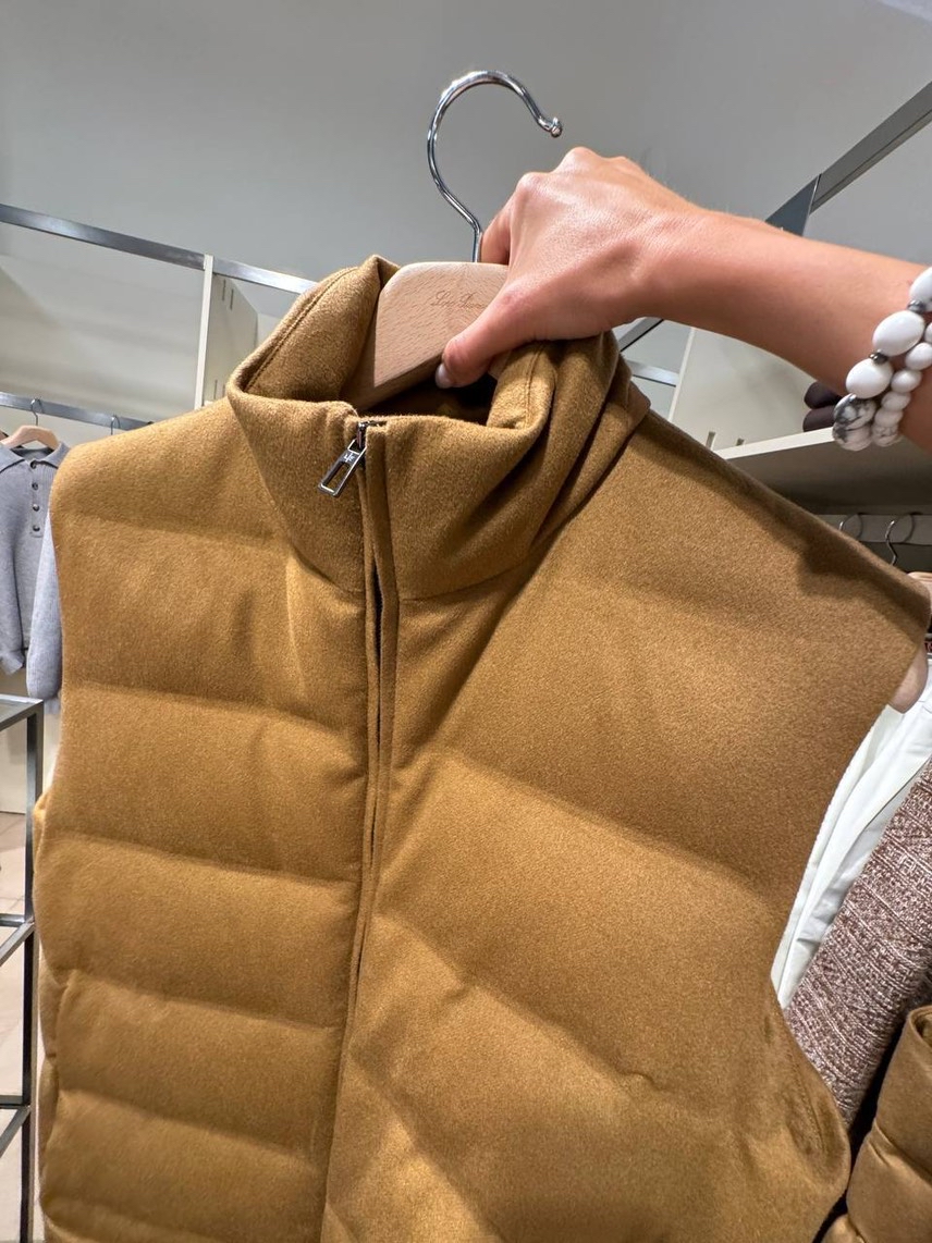 LORO PIANA Gilets side view - Men's luxury Clothes