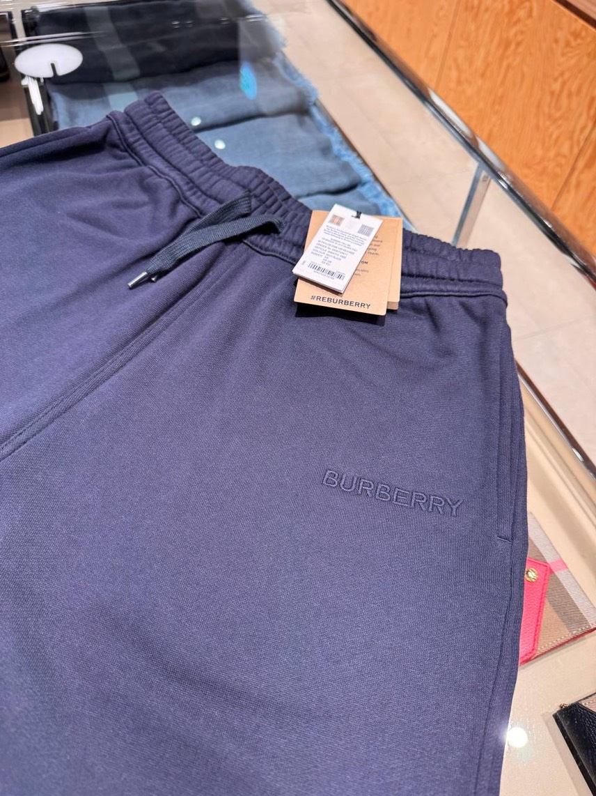 BURBERRY Shorts side view - Men's luxury Clothes