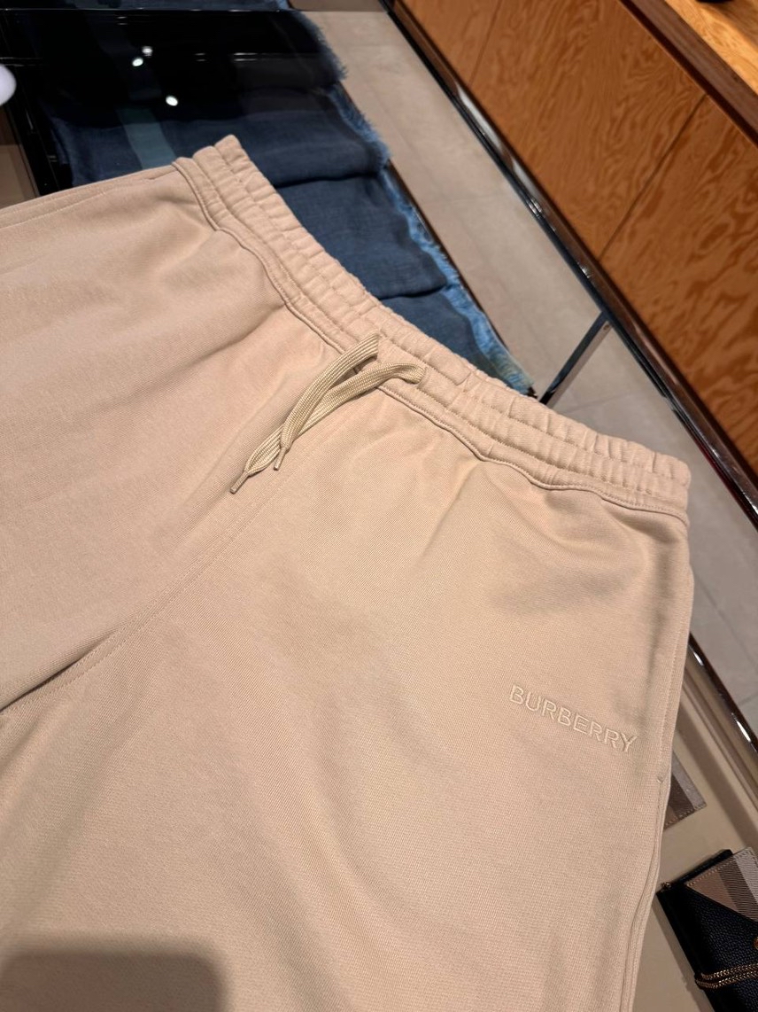 BURBERRY Shorts side view - Men's luxury Clothes