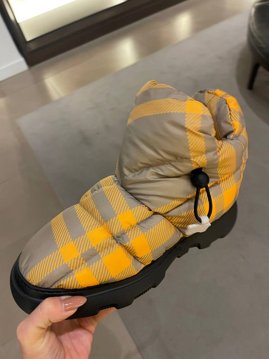 BURBERRY Boots side view - Women's luxury Shoes