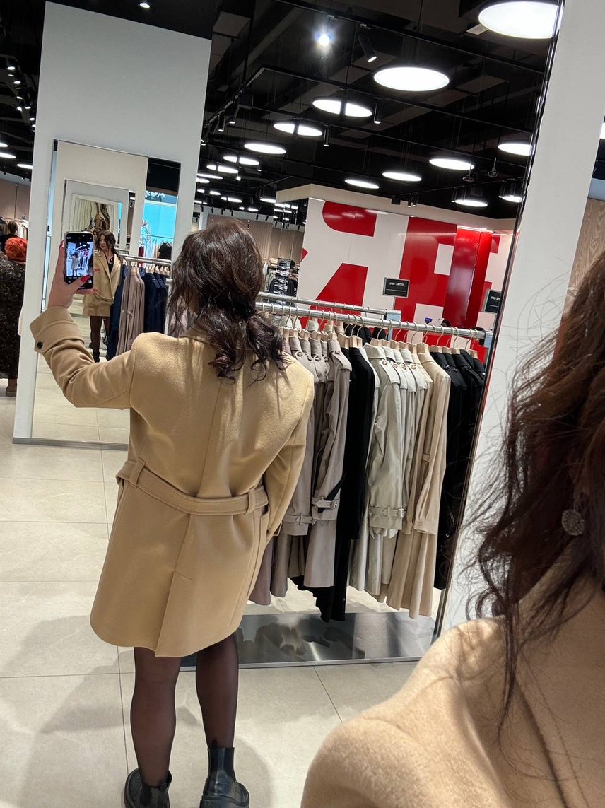 BURBERRY Coats side view - Women's luxury Clothes
