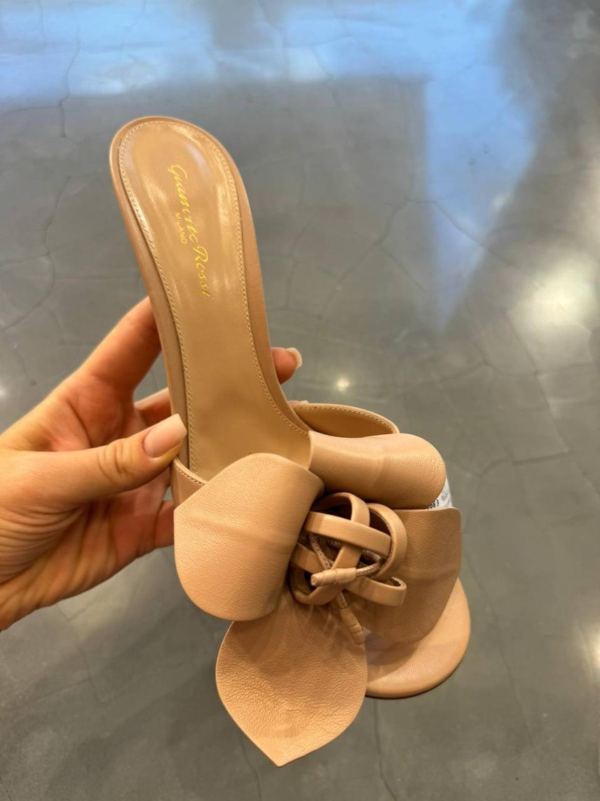 GIANVITO ROSSI Sandals side view - Women's luxury Shoes