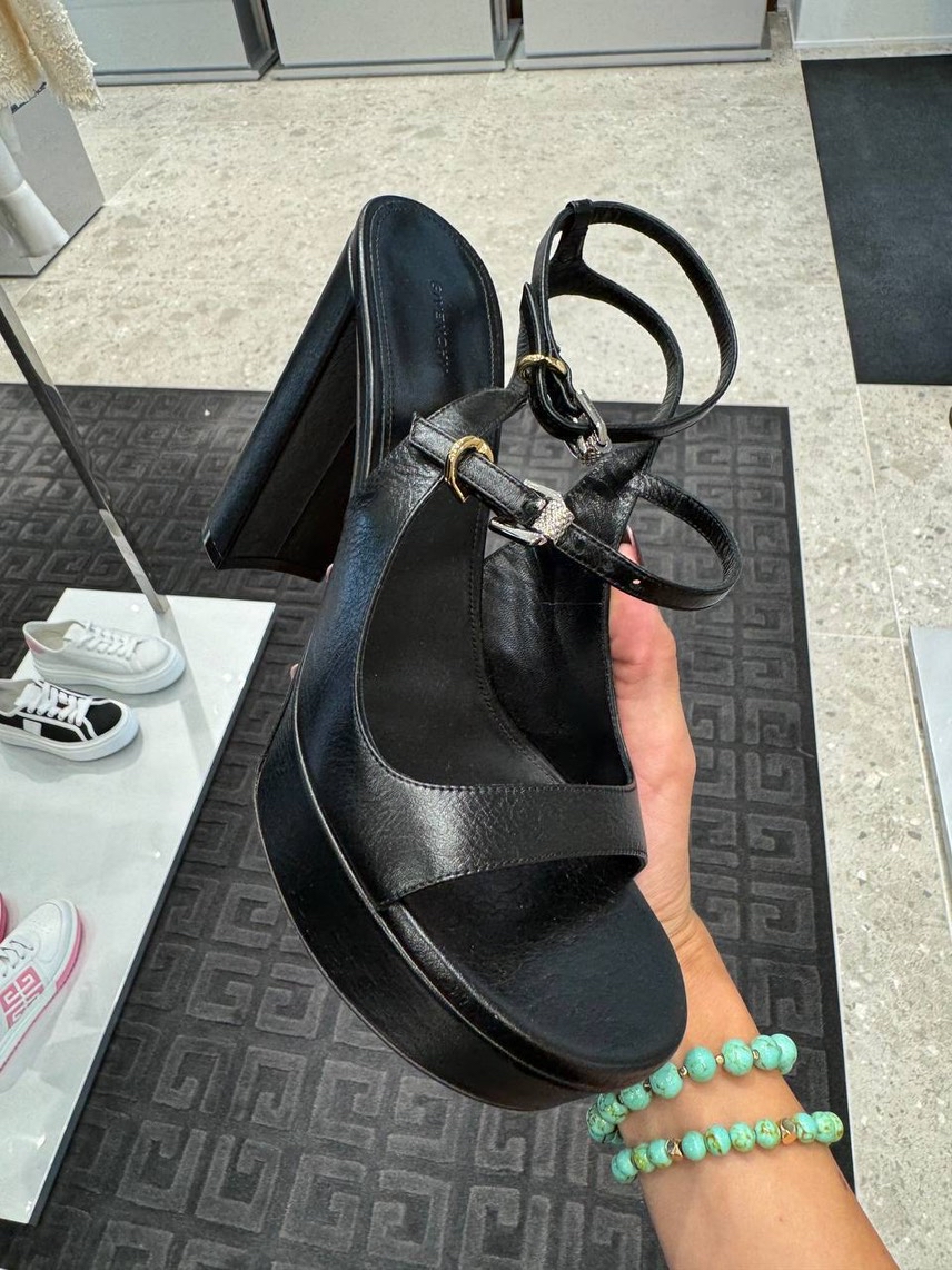 GIVENCHY Sneakers front view - Women's luxury Shoes