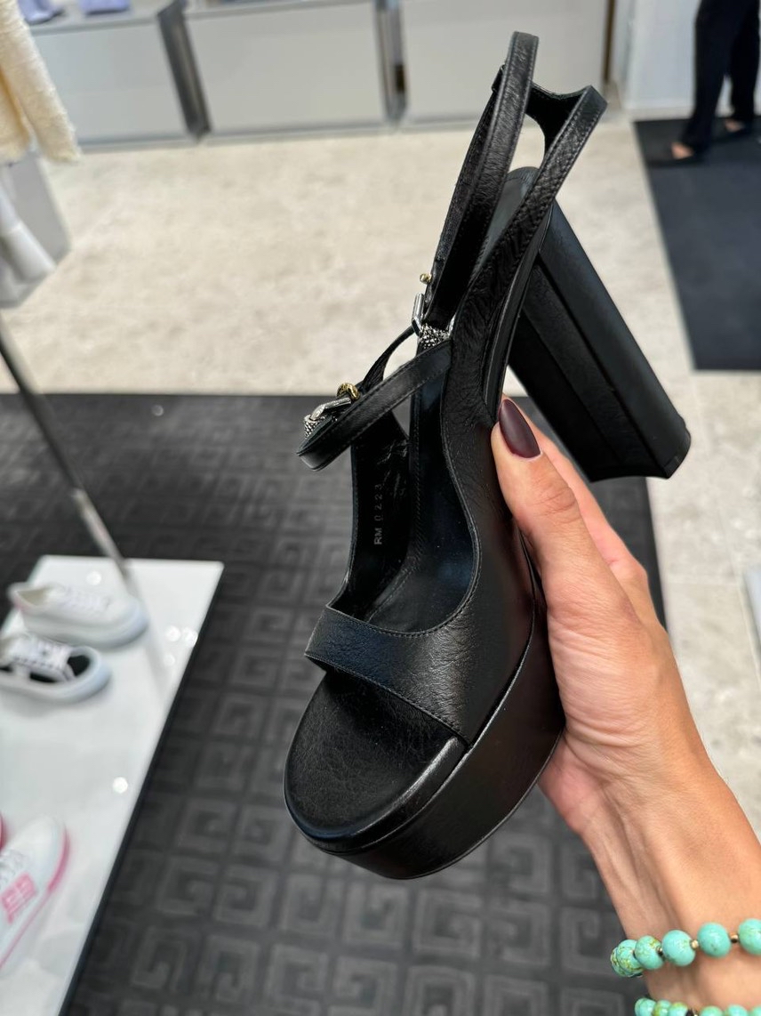 GIVENCHY Sneakers side view - Women's luxury Shoes