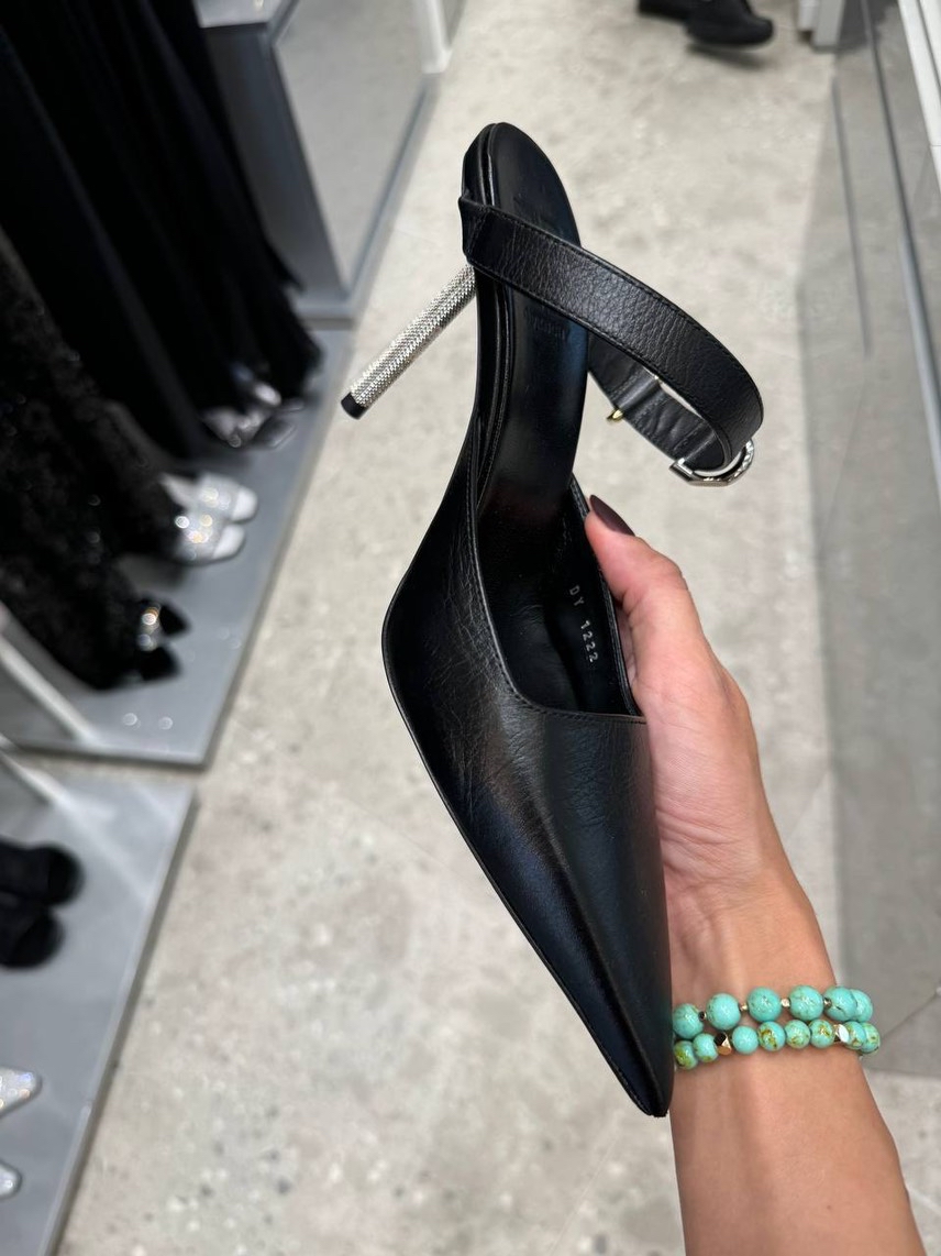 GIVENCHY Sandals side view - Women's luxury Shoes