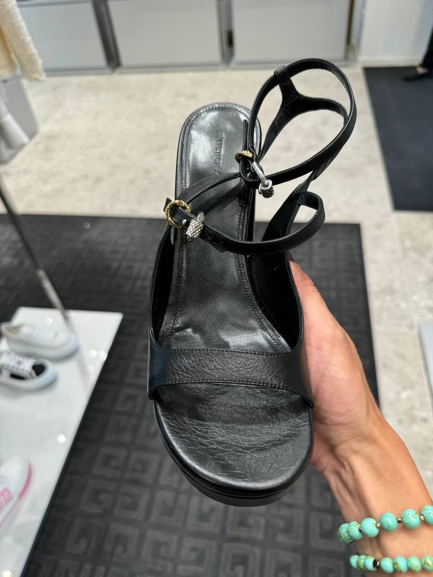 GIVENCHY Sneakers side view - Women's luxury Shoes