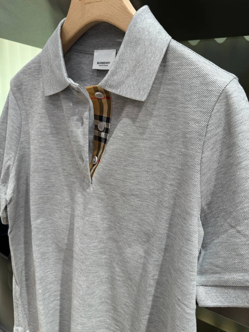 BURBERRY T-shirt and Polo side view - Women's luxury Clothes