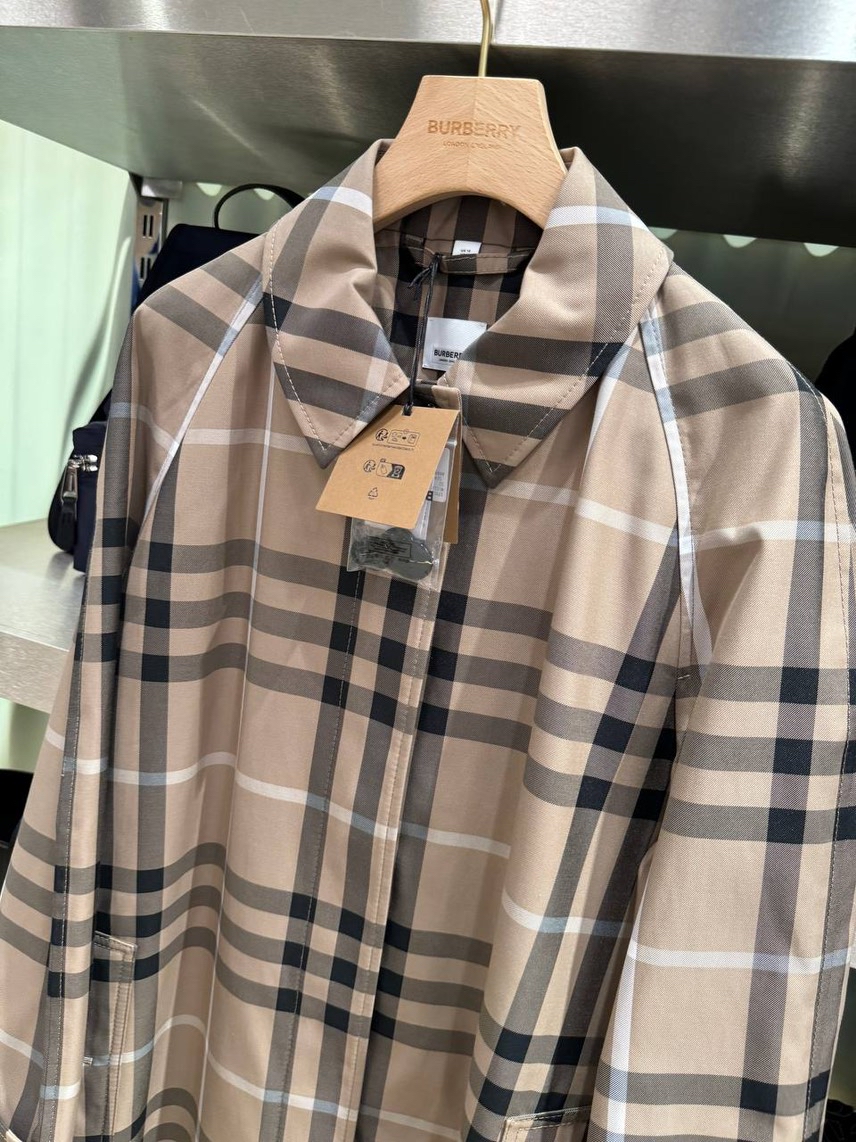 BURBERRY Coats side view - Women's luxury Clothes