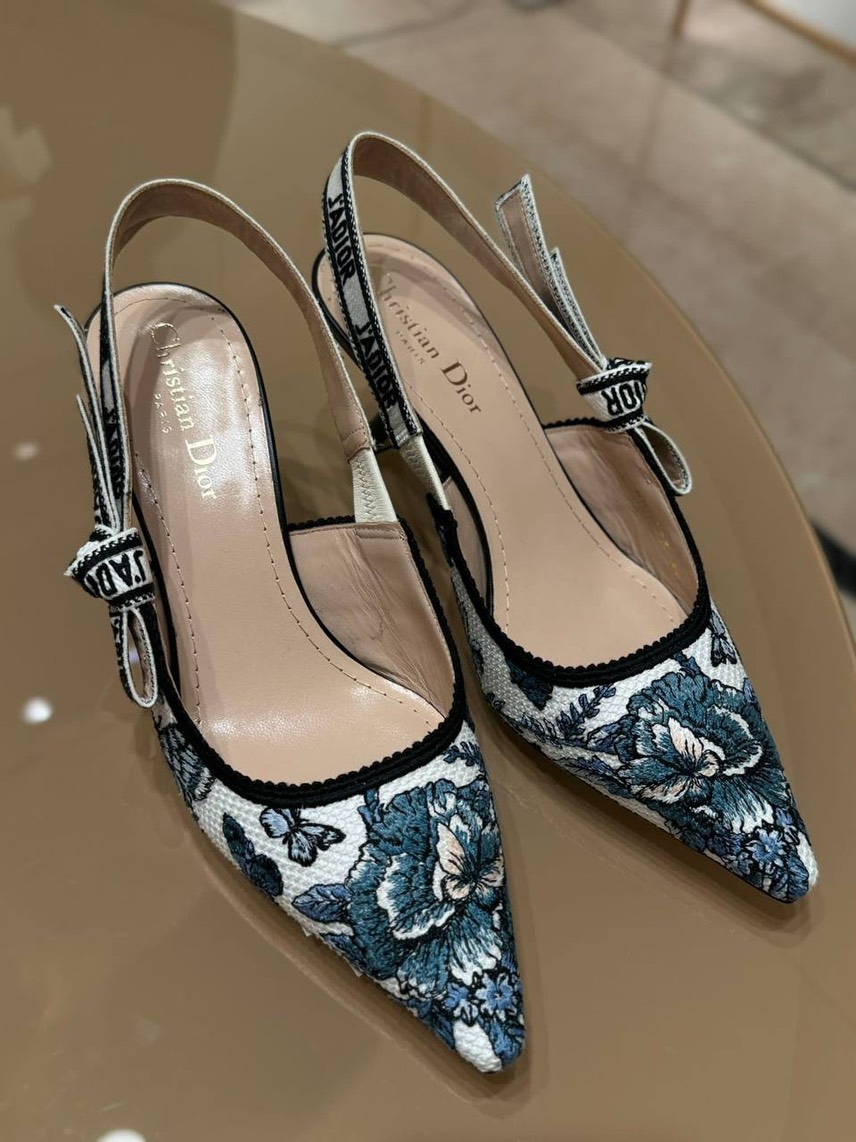 CHRISTIAN DIOR Sandals side view - Women's luxury Shoes
