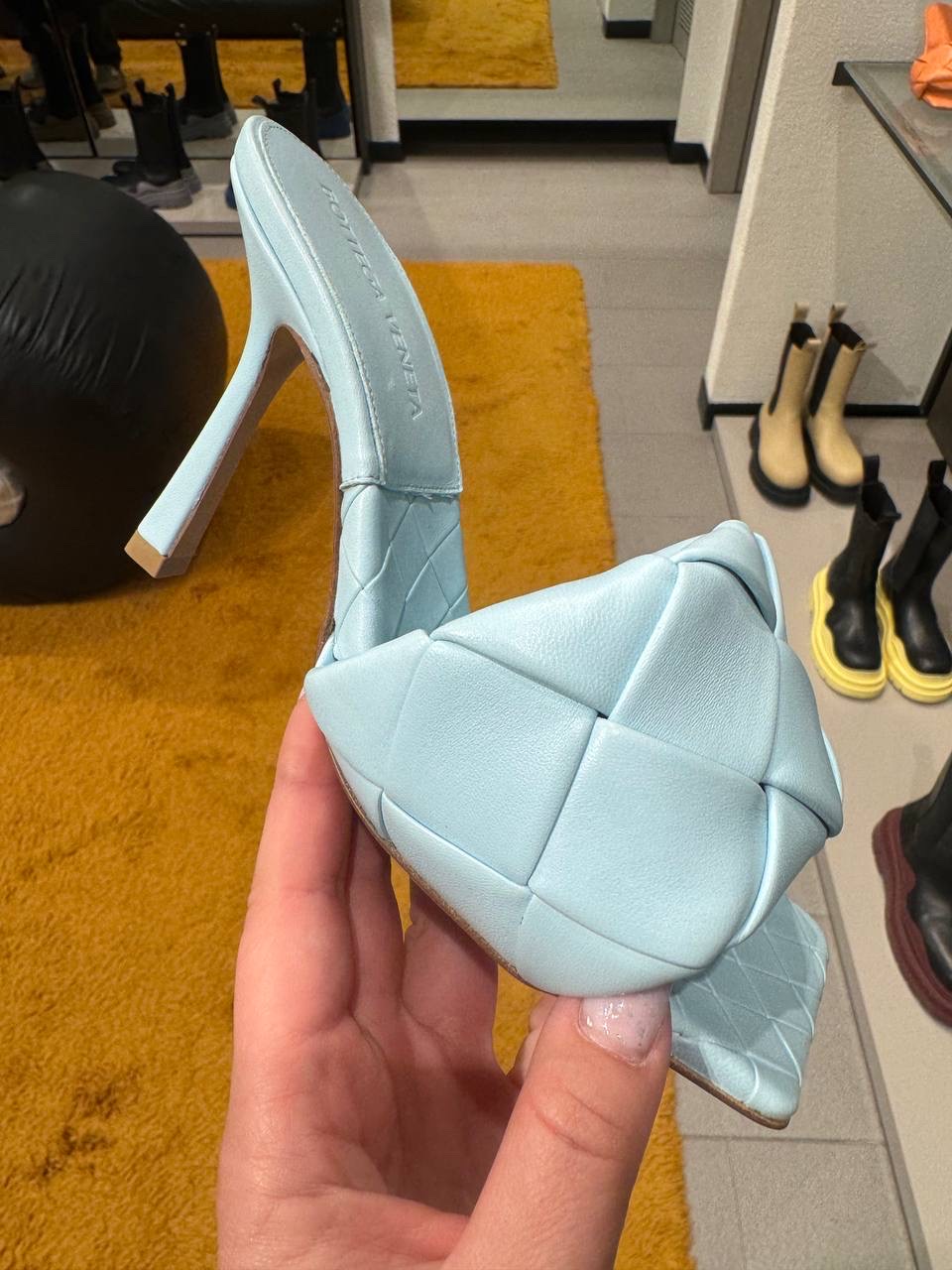 BOTTEGA VENETA Sandals side view - Women's luxury Shoes