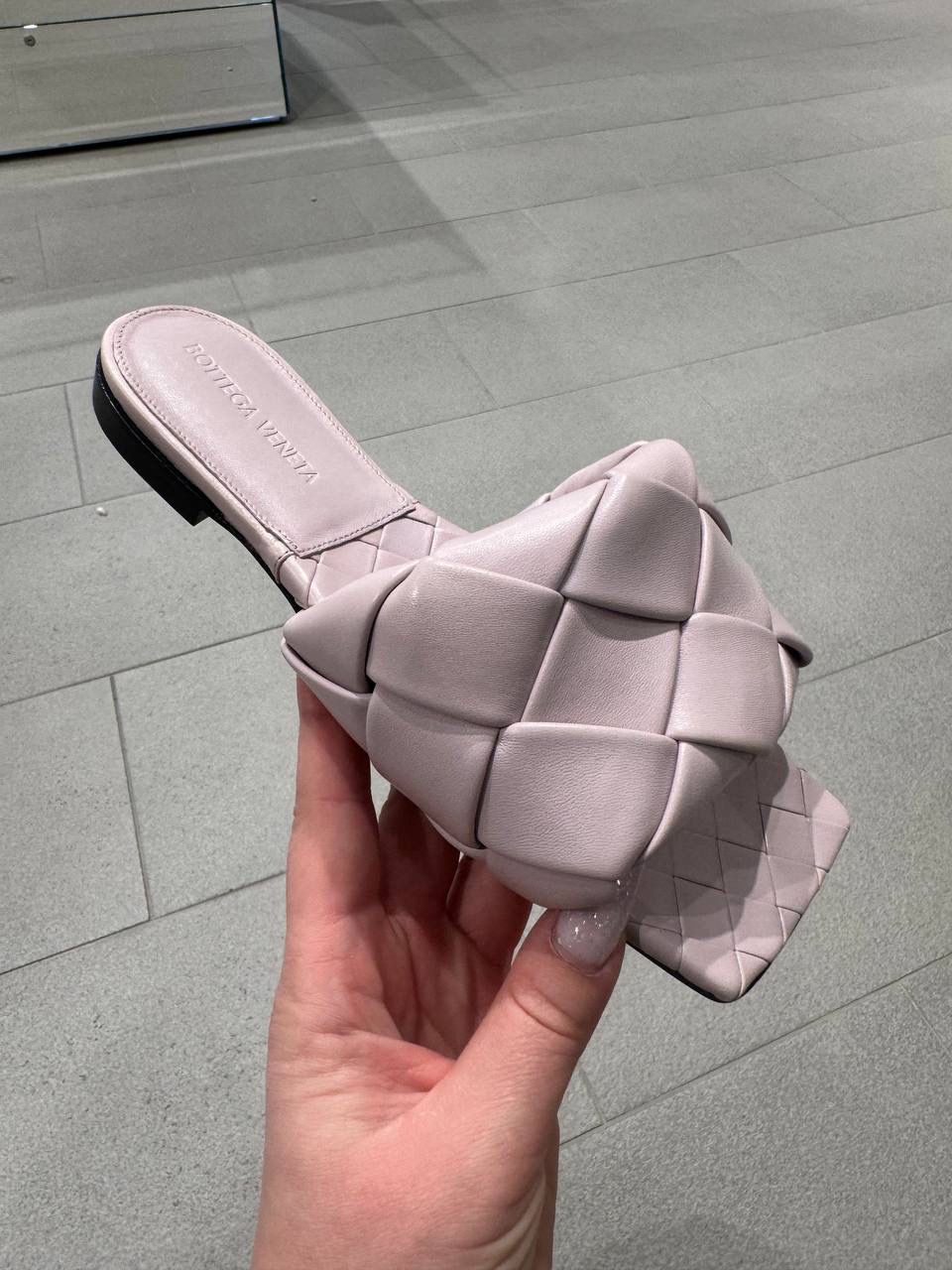 BOTTEGA VENETA Slides side view - Women's luxury Shoes