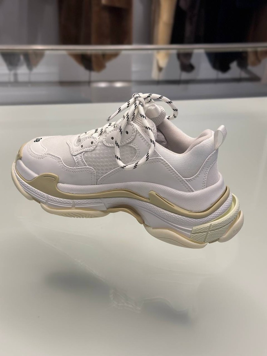 BALENCIAGA Sneakers side view - Women's luxury Shoes