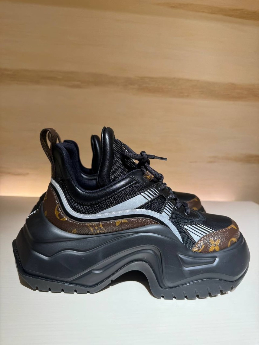 LOUIS VUITTON Sneakers front view - Women's luxury Shoes