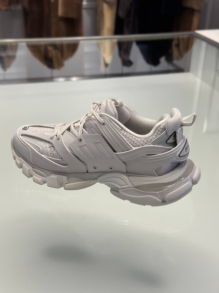 BALENCIAGA Sneakers side view - Women's luxury Shoes