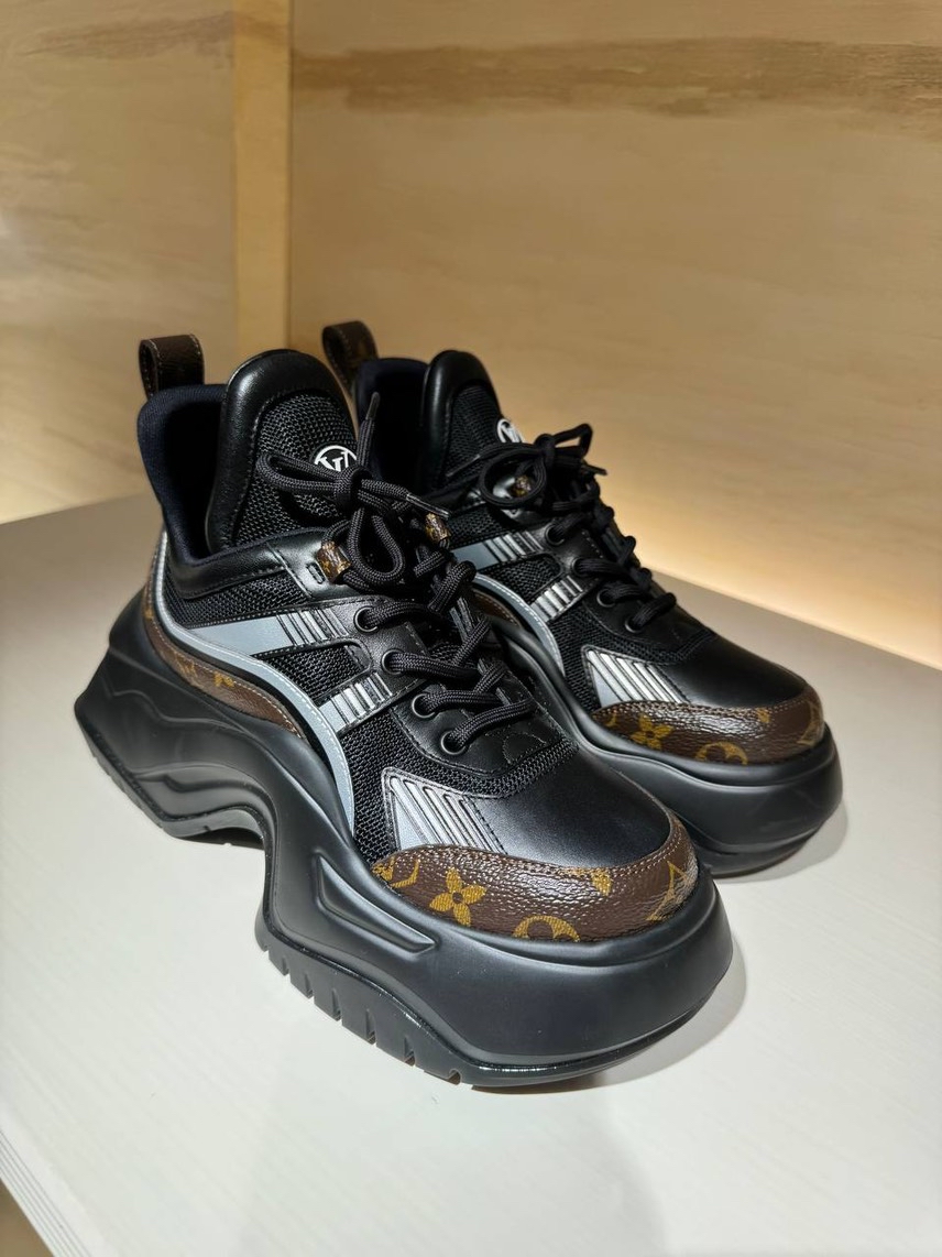 LOUIS VUITTON Sneakers side view - Women's luxury Shoes