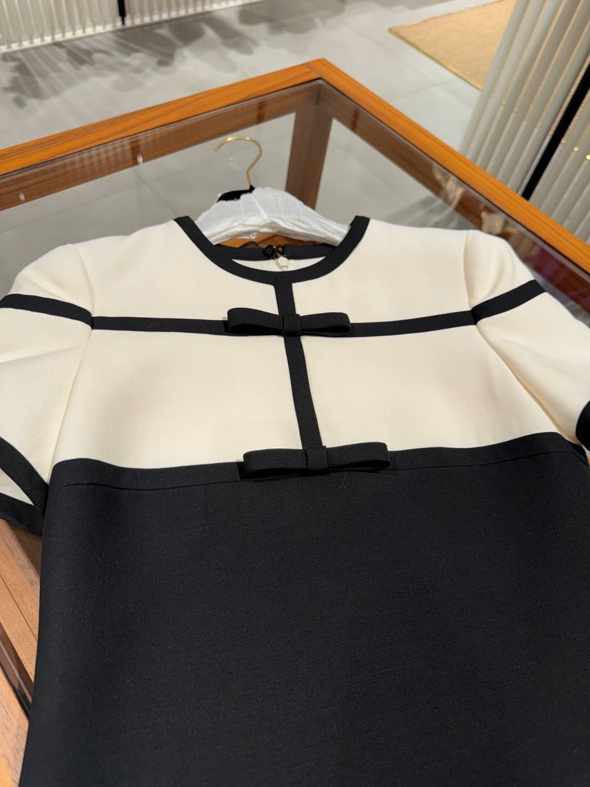 VALENTINO GARAVANI Dresses side view - Women's luxury Clothes