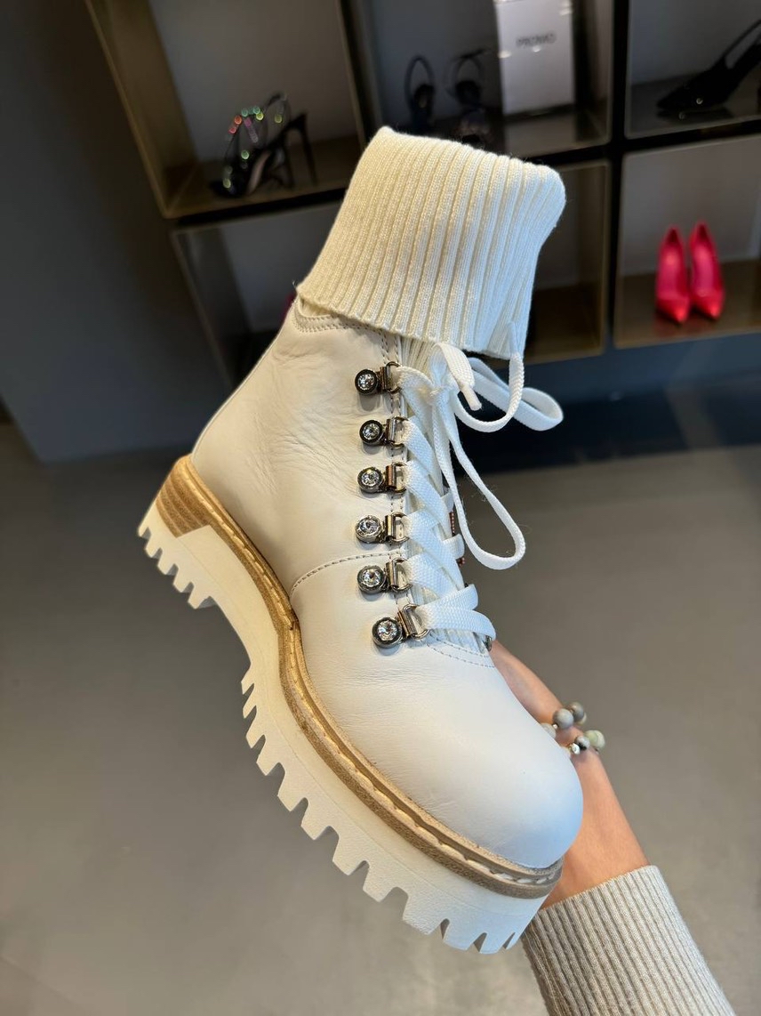 LE SILLA Boots side view - Women's luxury Shoes