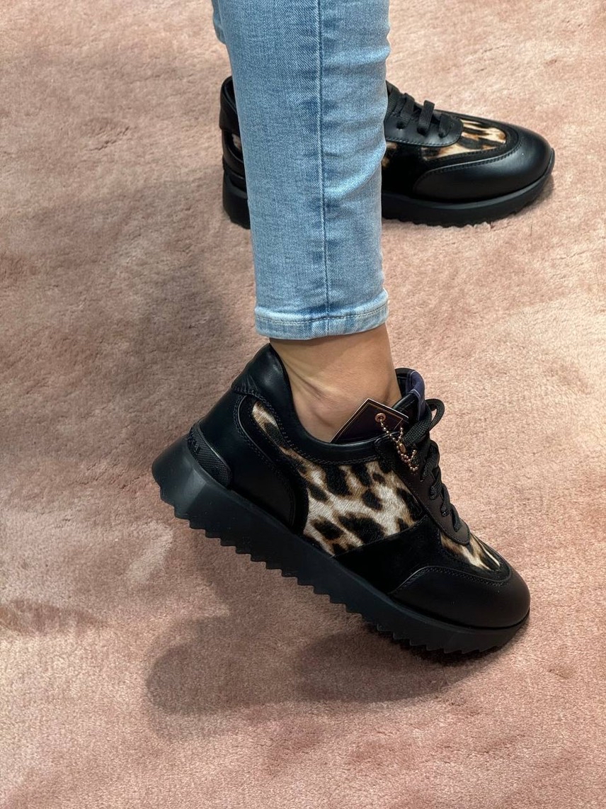 LE SILLA Sneakers side view - Women's luxury Shoes