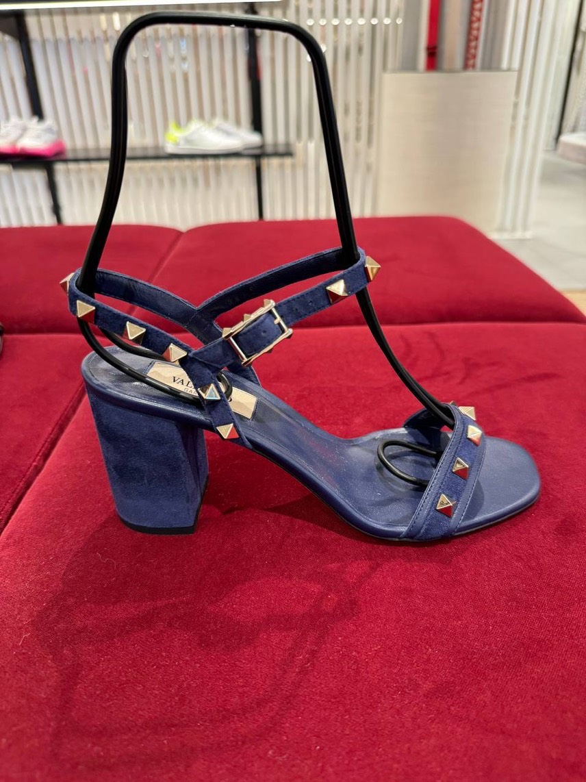VALENTINO GARAVANI Sandals front view - Women's luxury Shoes