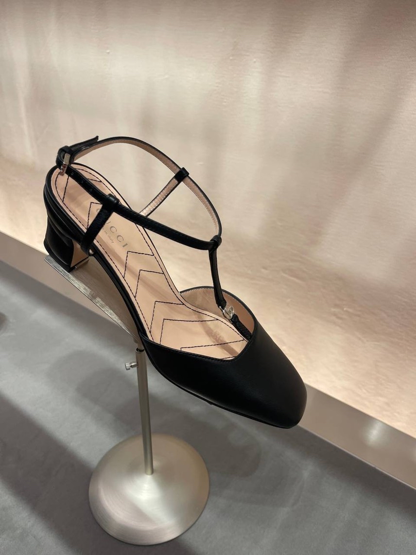 GUCCI Sandals side view - Women's luxury Shoes