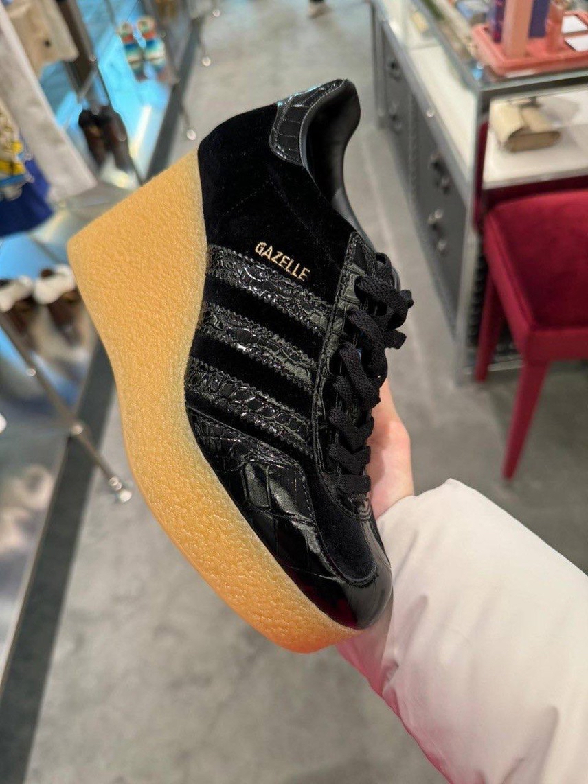 GUCCI X ADIDAS Sneakers front view - Women's luxury Shoes