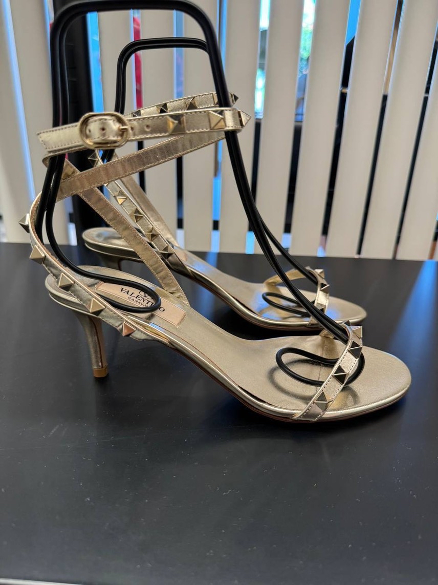 VALENTINO GARAVANI Sandals front view - Women's luxury Shoes