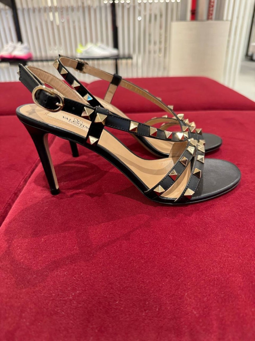 VALENTINO GARAVANI Sandals front view - Women's luxury Shoes