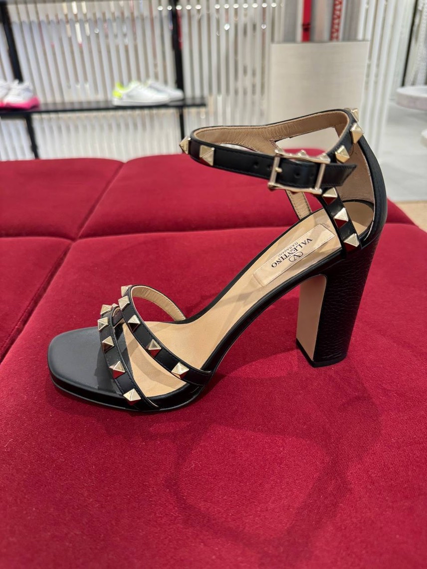 VALENTINO GARAVANI Sandals front view - Women's luxury Shoes