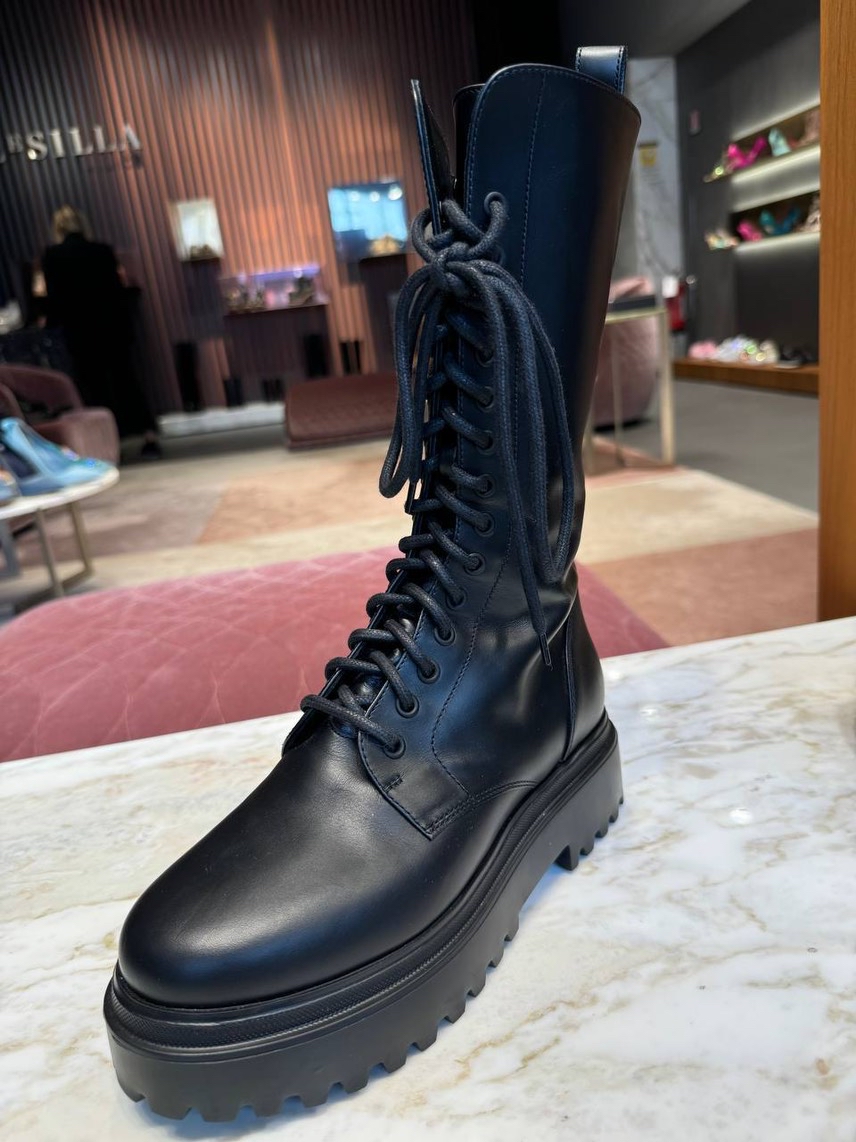 LE SILLA Boots side view - Women's luxury Shoes