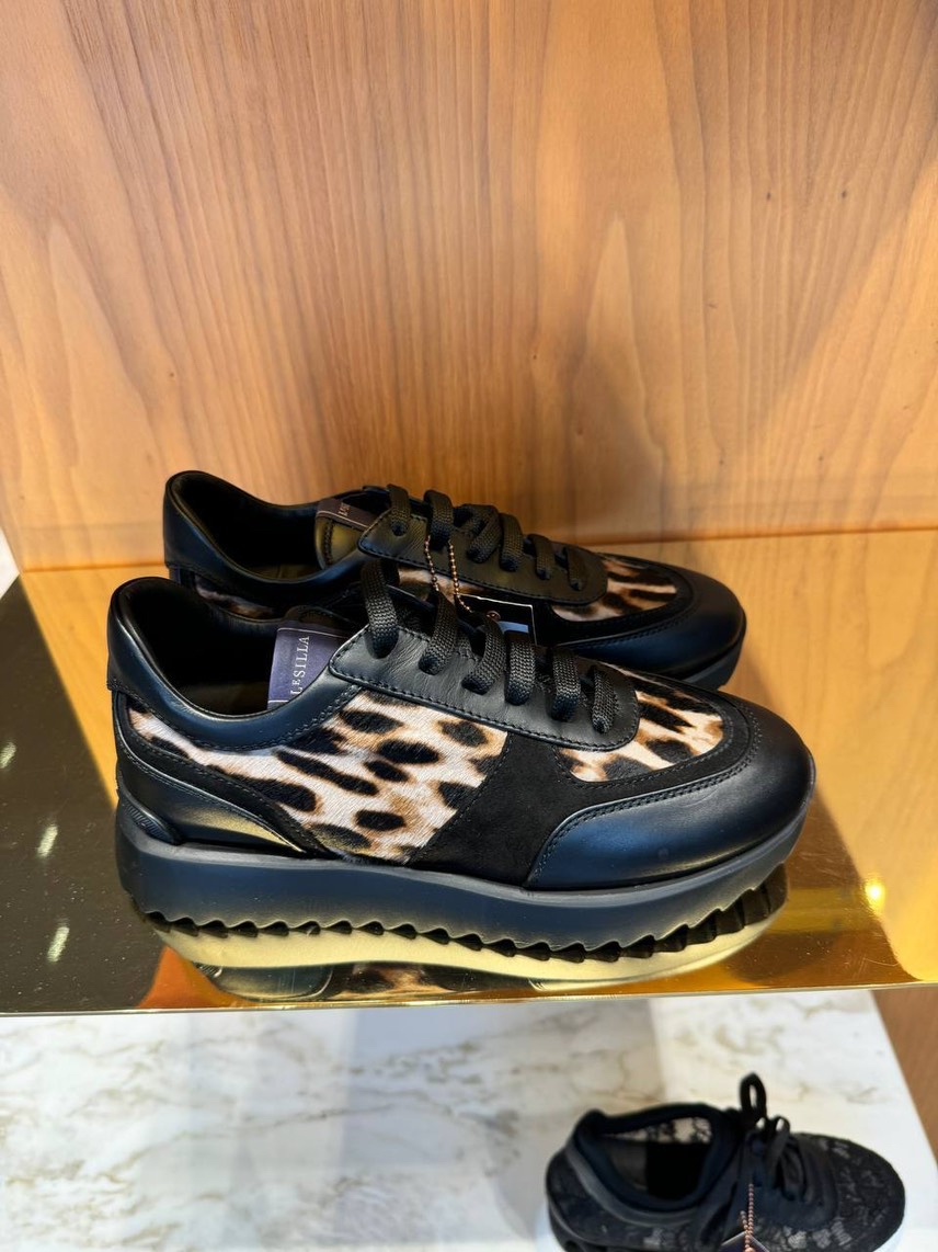 LE SILLA Sneakers side view - Women's luxury Shoes