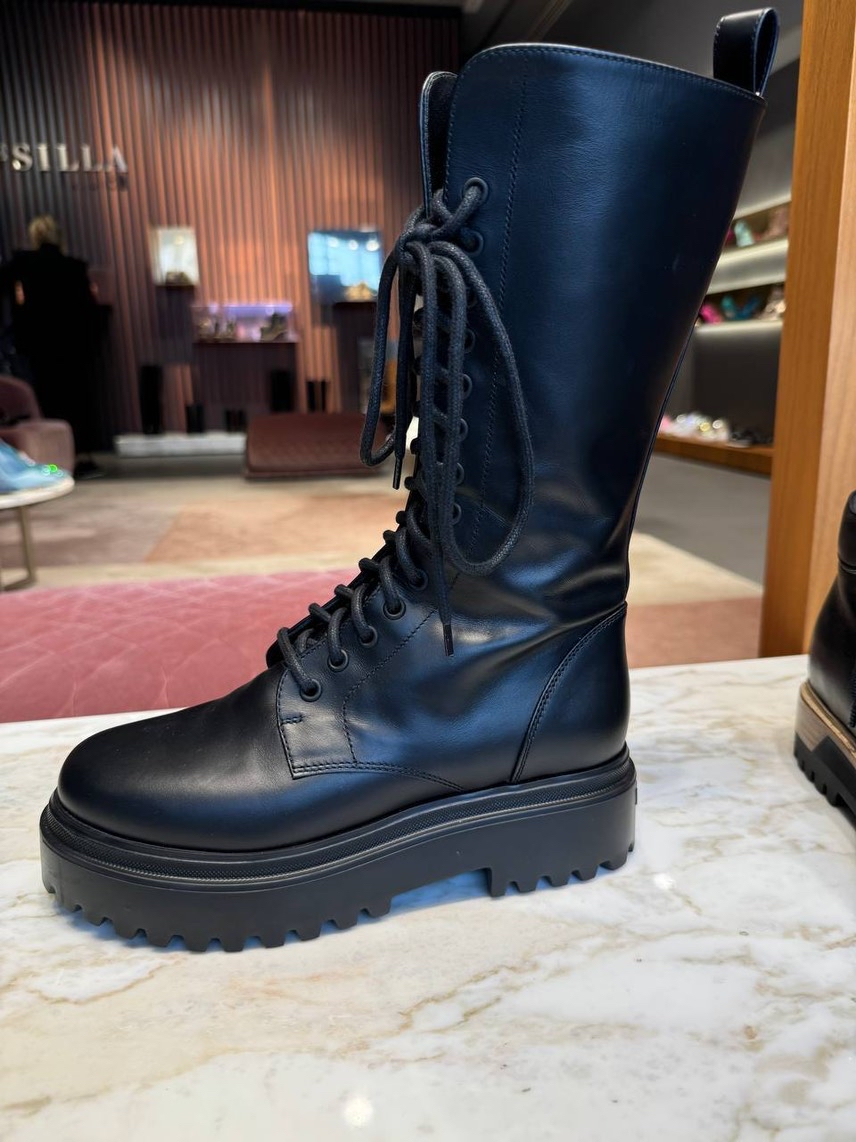 LE SILLA Boots front view - Women's luxury Shoes