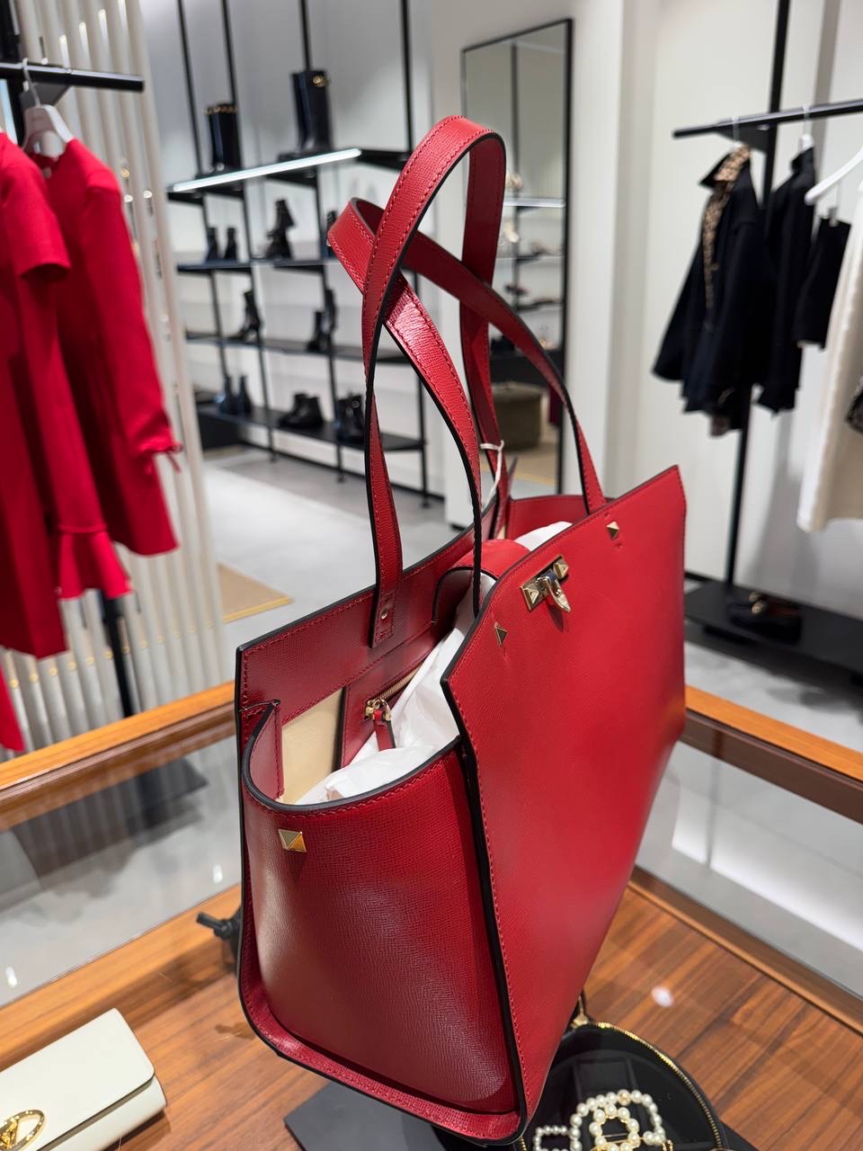 VALENTINO GARAVANI Shoulder bags side view - Women luxury Bags