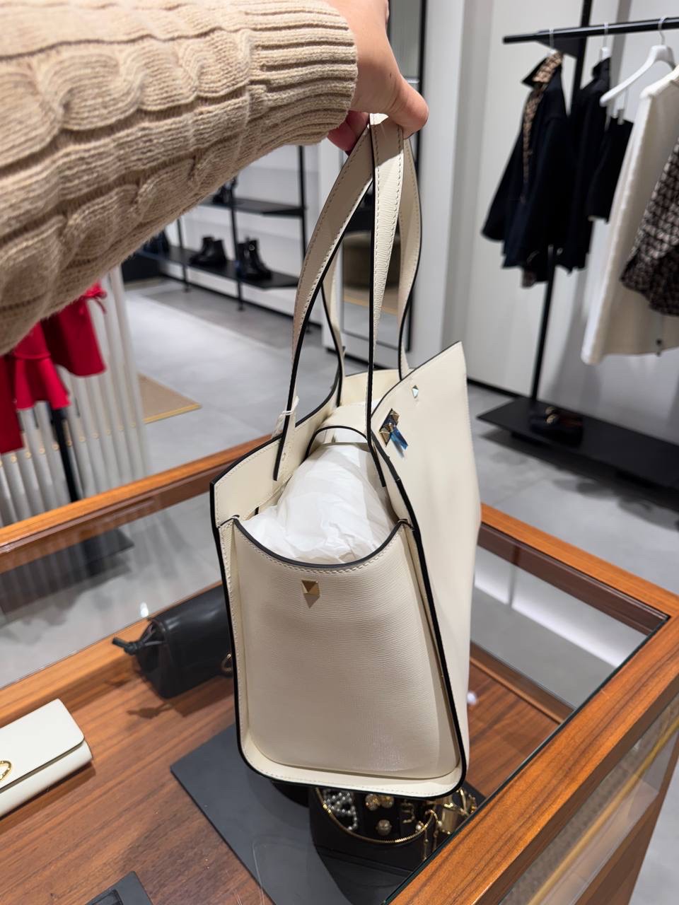 VALENTINO GARAVANI Shoulder bags side view - Women luxury Bags