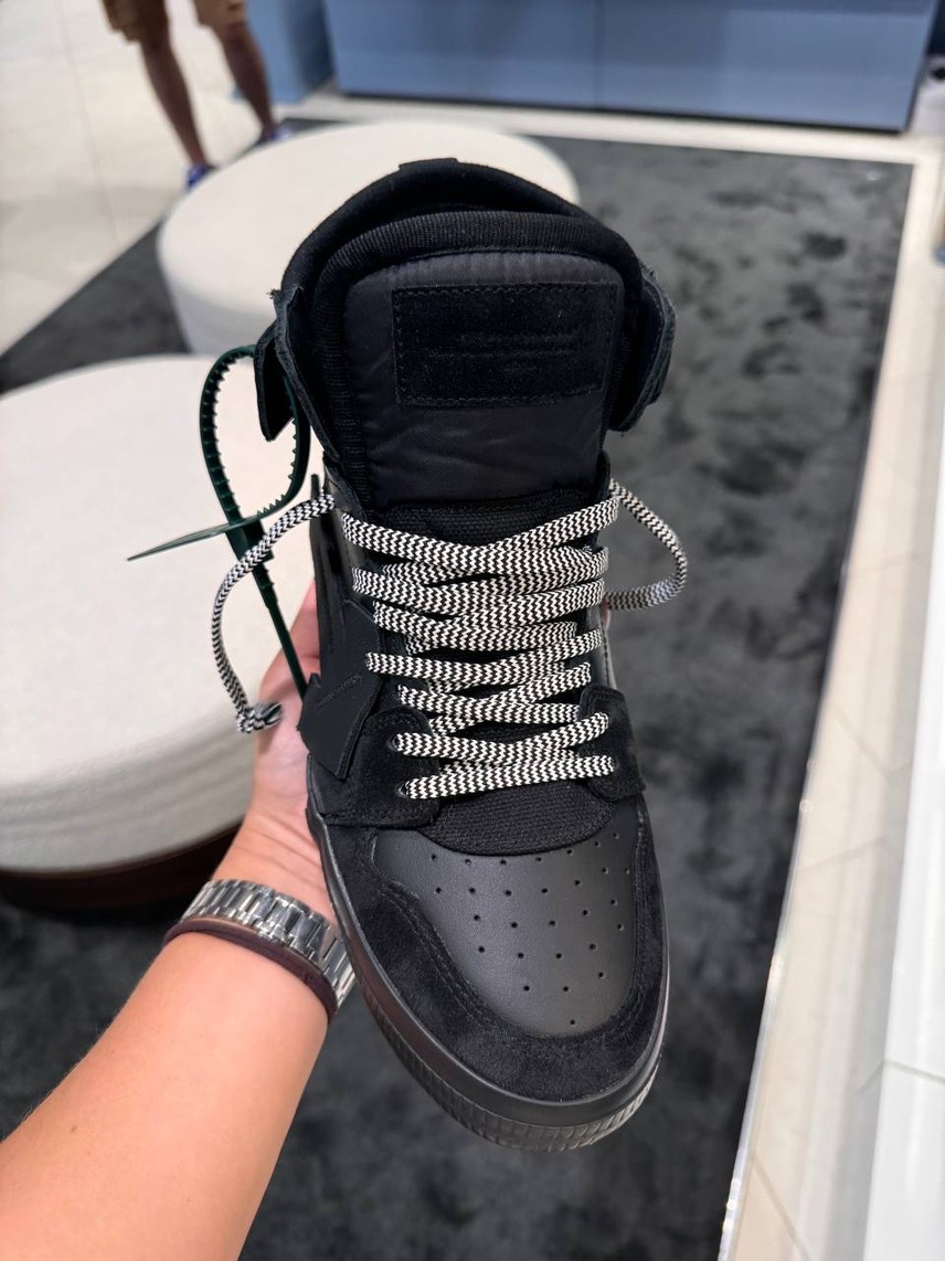 OFF-WHITE Sneakers side view - Men's luxury Shoes