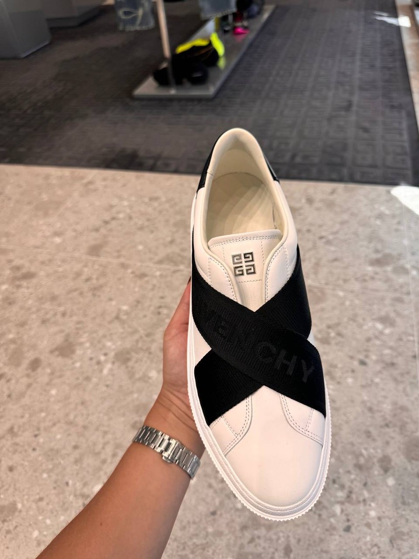 GIVENCHY Sneakers side view - Men's luxury Shoes