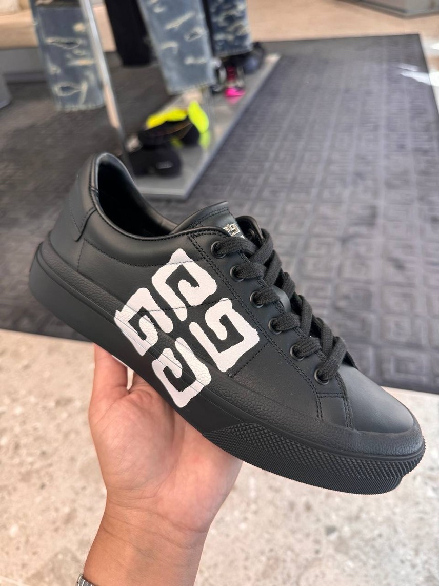 GIVENCHY Sneakers front view - Men's luxury Shoes