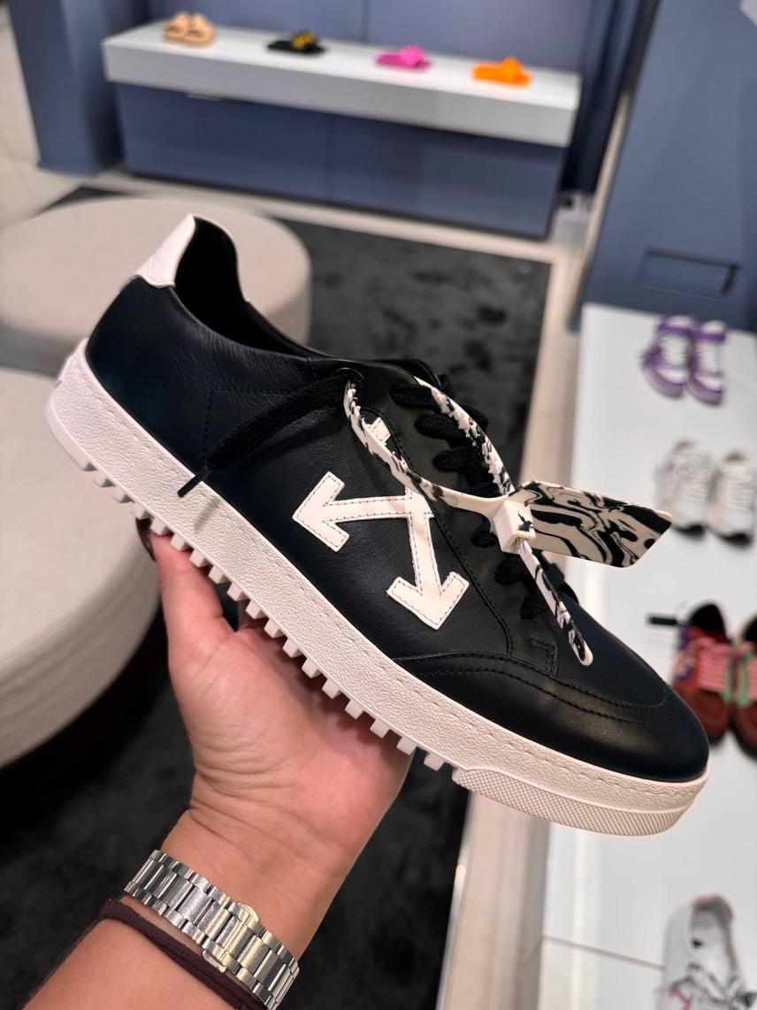 OFF-WHITE Sneakers front view - Men's luxury Shoes