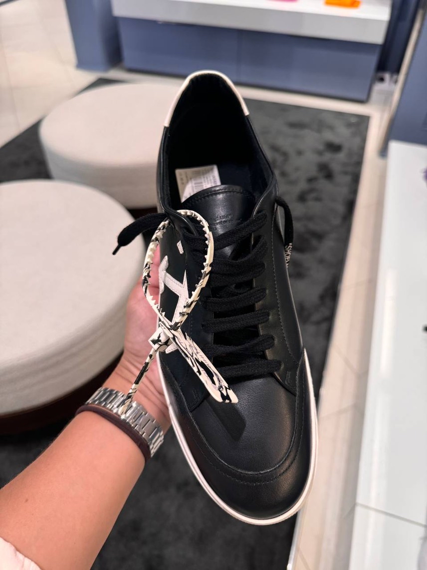 OFF-WHITE Sneakers side view - Men's luxury Shoes