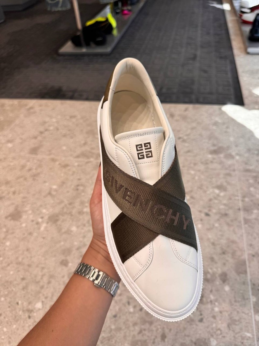 GIVENCHY Sneakers side view - Men's luxury Shoes