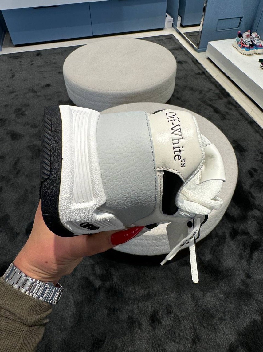 OFF-WHITE Sneakers side view - Men's luxury Shoes