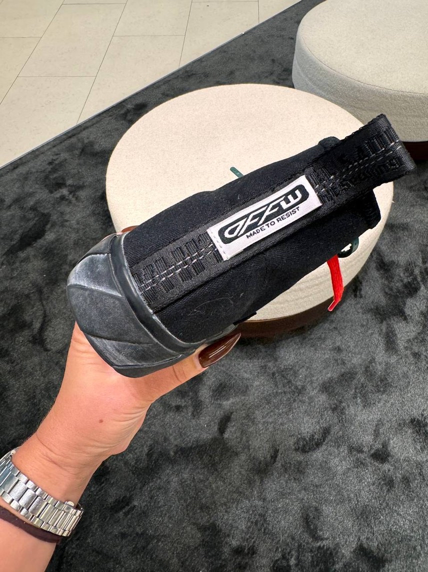 OFF-WHITE Sneakers side view - Men's luxury Shoes
