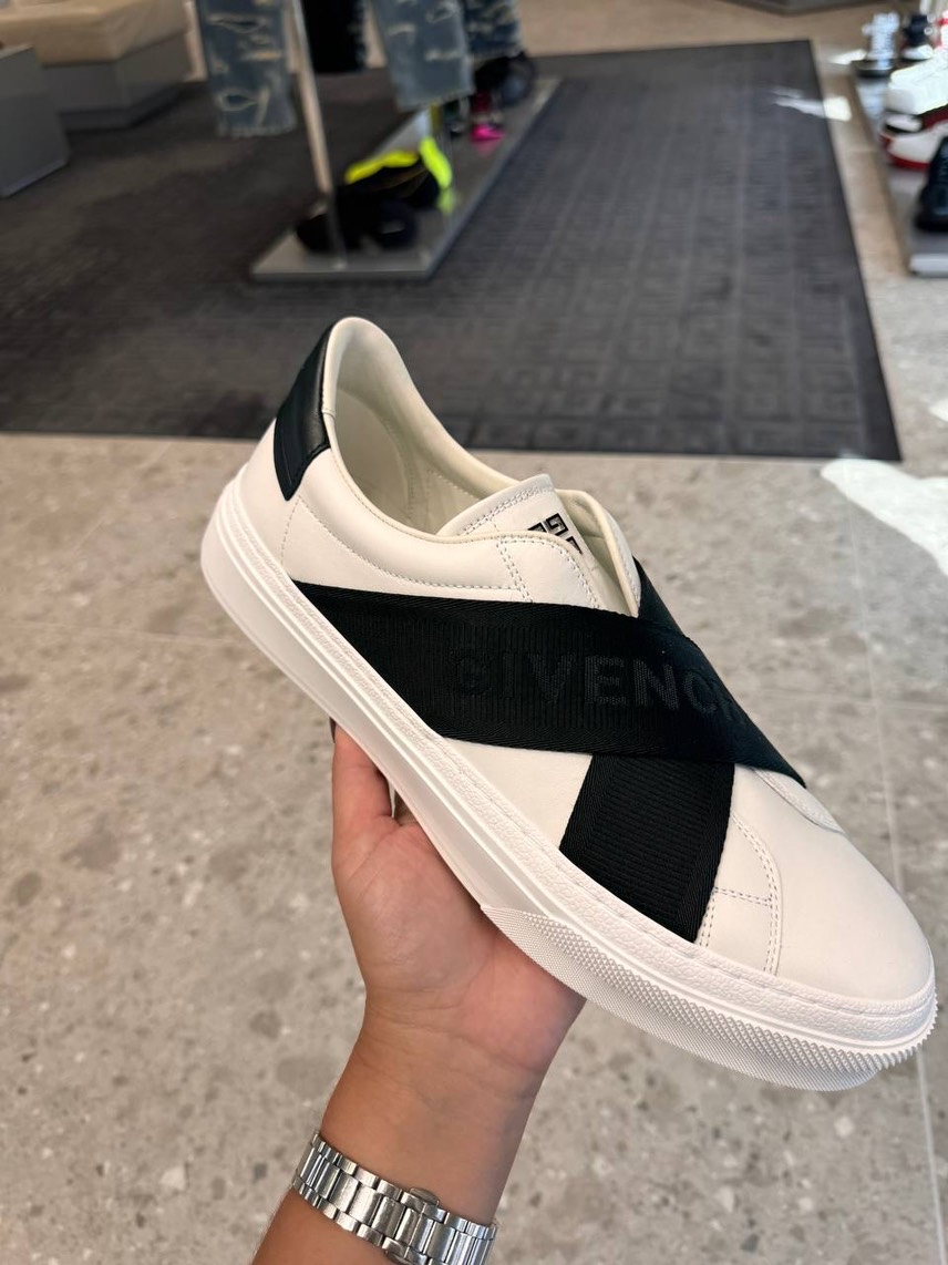 GIVENCHY Sneakers front view - Men's luxury Shoes