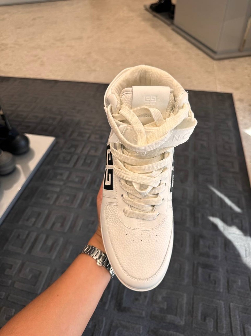 GIVENCHY Sneakers side view - Men's luxury Shoes