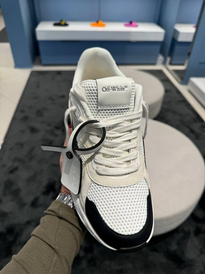 OFF-WHITE Sneakers side view - Men's luxury Shoes