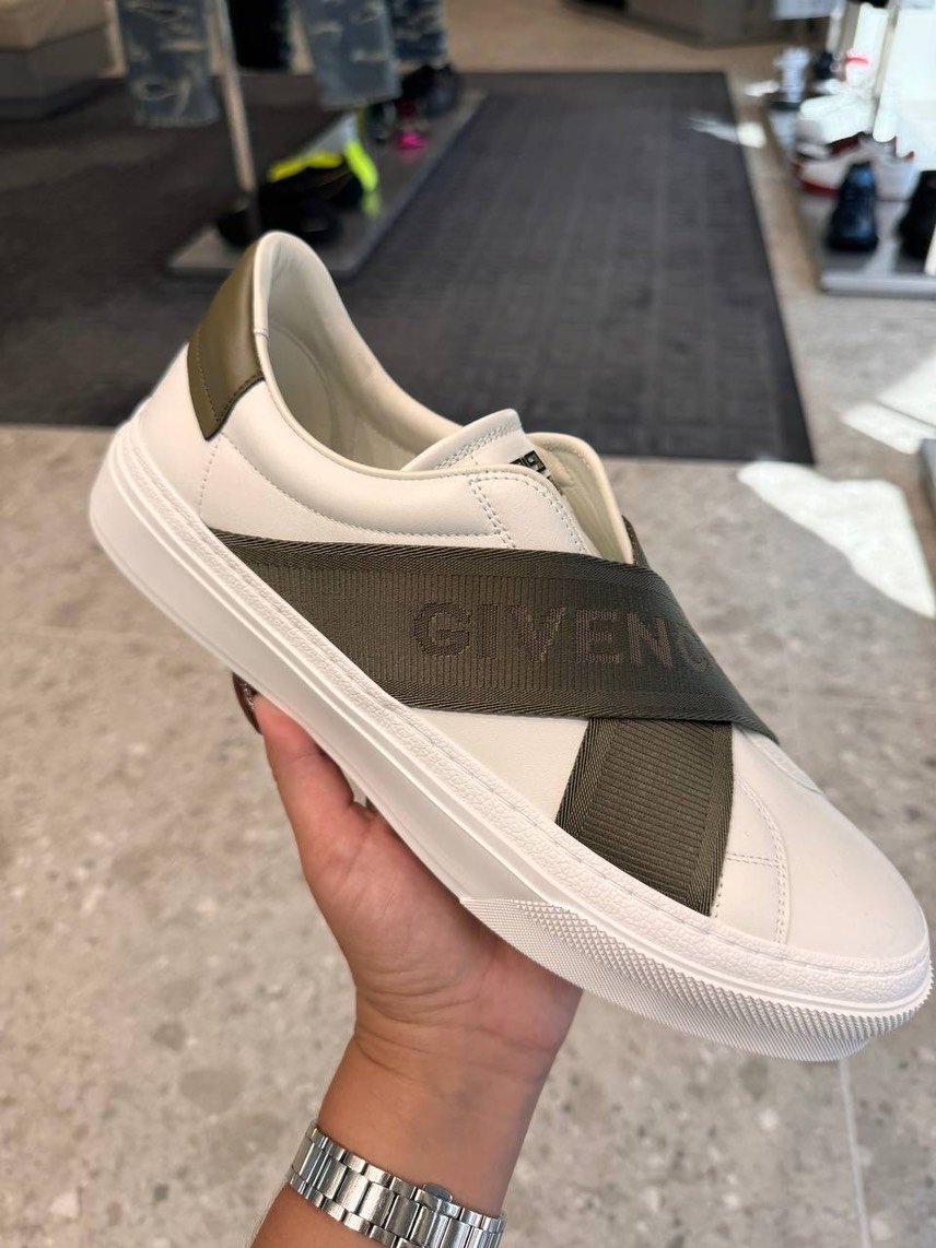 GIVENCHY Sneakers front view - Men's luxury Shoes